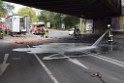 LKW blieb unter Bruecke haengen Koeln Ehrenfeld Innere Kanalstr Hornstr P389